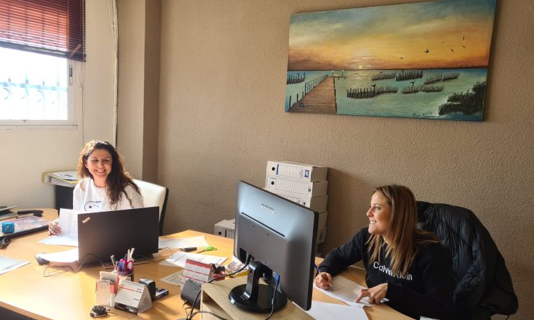 Imagen del Merche y Raquel, nuestro personal de administración